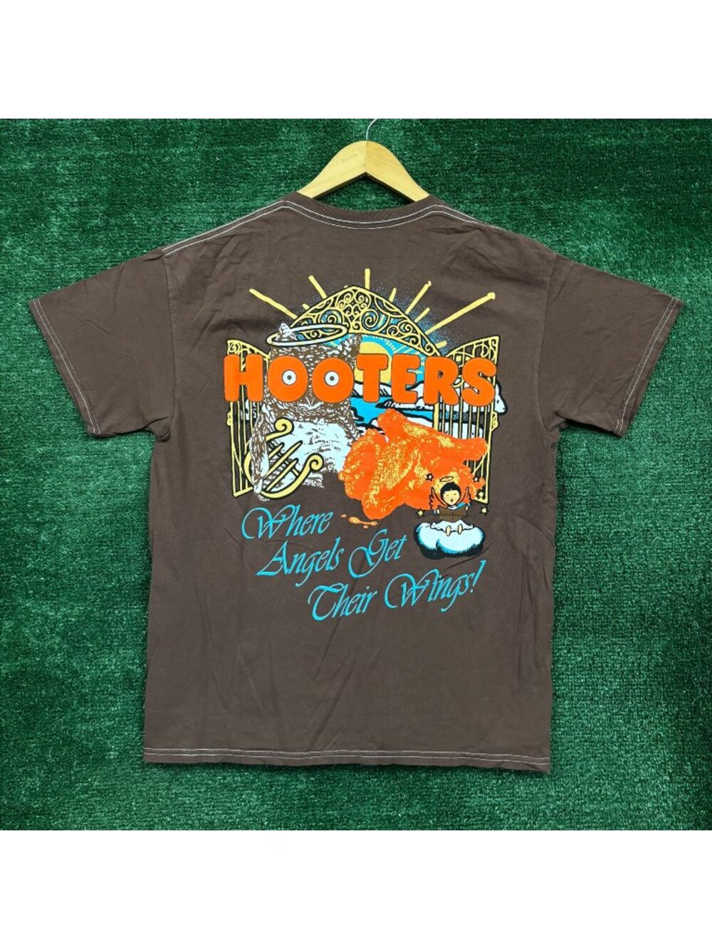 Hooters Where Angels Get Their Wings T-Shirt Size Large